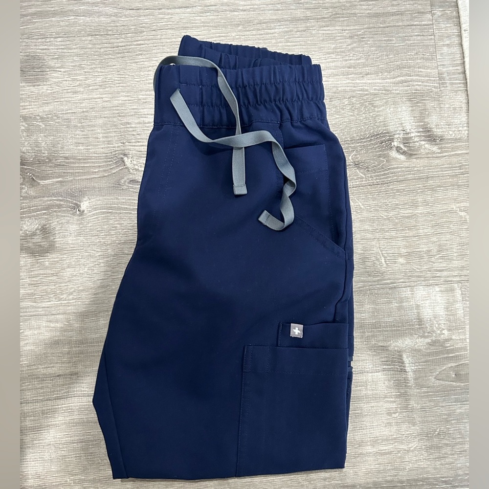 Figs Uman Relaxed Jogger Scrub Pants. XSmall Petite. Navy.